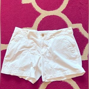Old navy white chino shorts size 10. LIKE NEW.